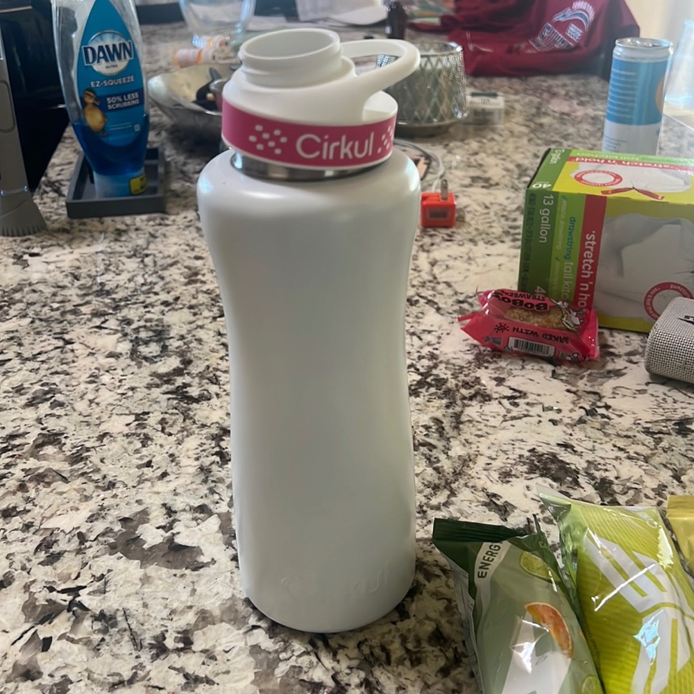 Cirkul bottle with pink lid